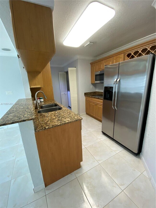 Building Photo - 17500 NW 67th Pl