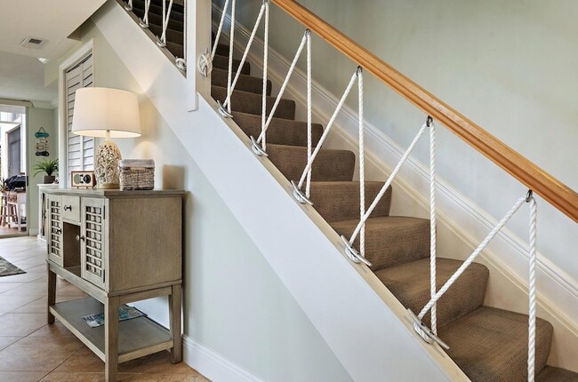 Building Photo - 353 S US Hwy 1