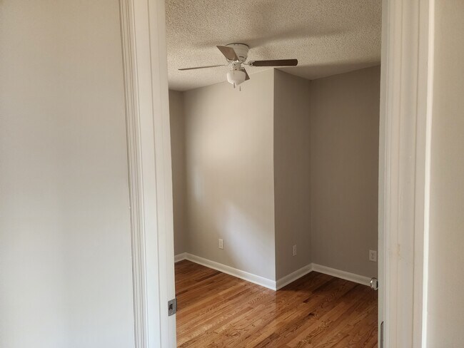 Building Photo - 3231 Dorian Rd