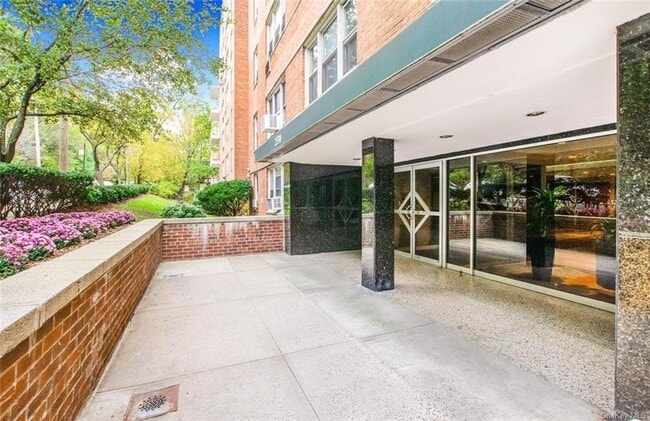 Building Photo - 2530 Independence Ave