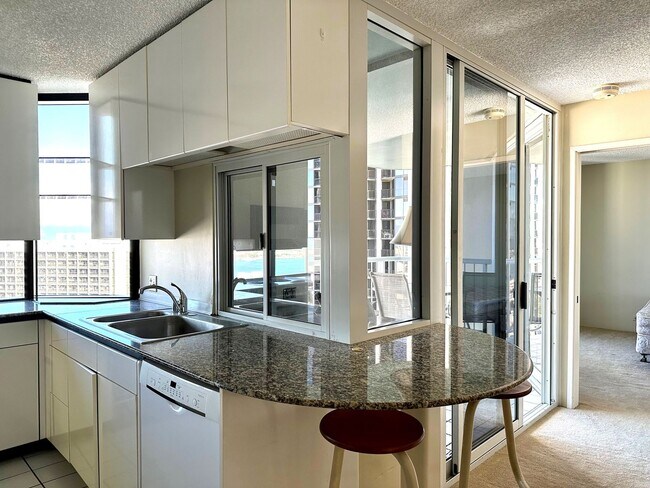 Building Photo - Subtly Furnished Honolulu Park Place 2BR/2BA/2PK Ocean View