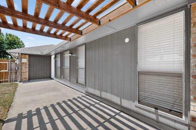 Building Photo - 3510 Amber Ave