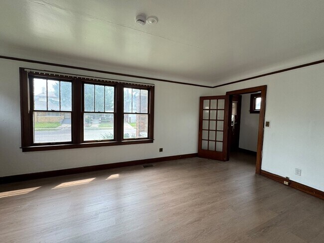 Building Photo - 11125 Cloverlawn Ave