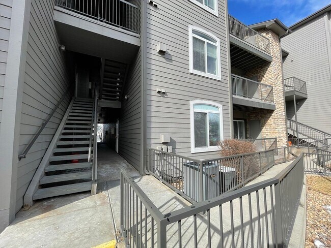 Building Photo - 2575 S Syracuse Way