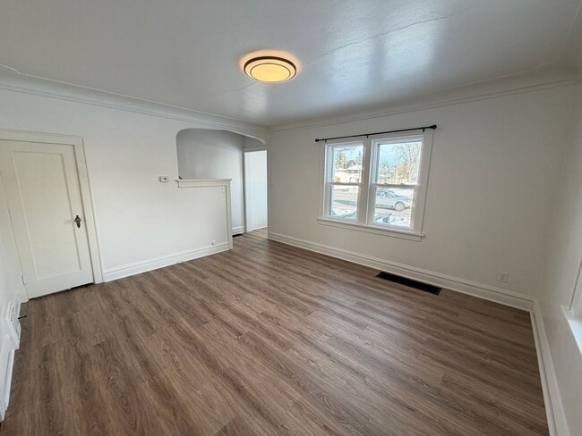 Building Photo - Remodeled 2 Bedroom - AVAILABLE 08/07/2026