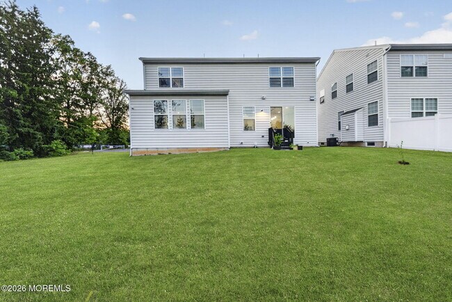 Building Photo - 319 Tulip Ct