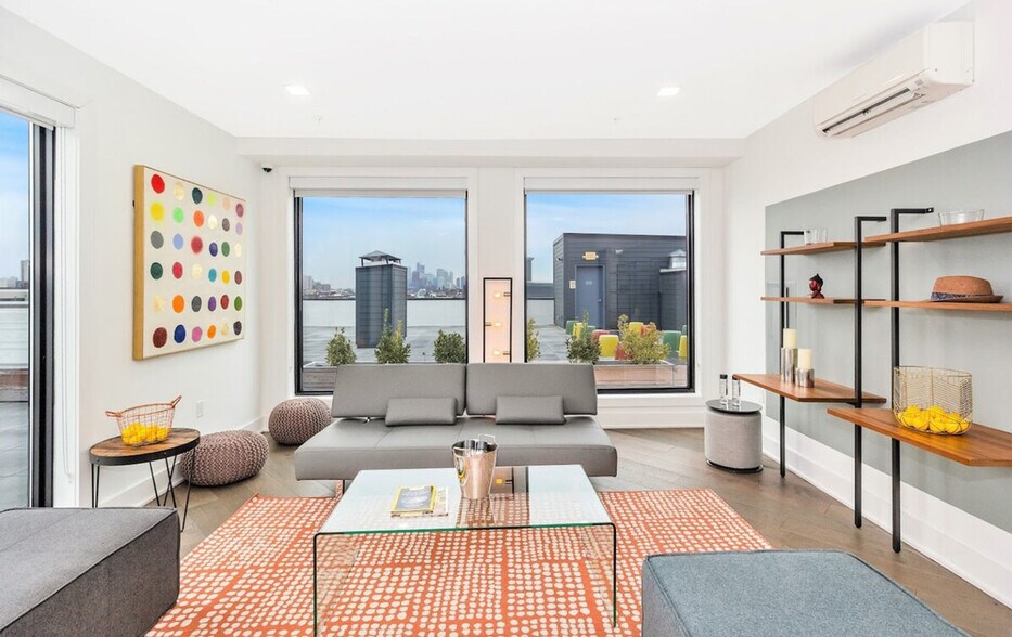 Primary Photo - 1424 Adams St