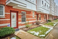 Building Photo - 3244 N Kilbourn Ave