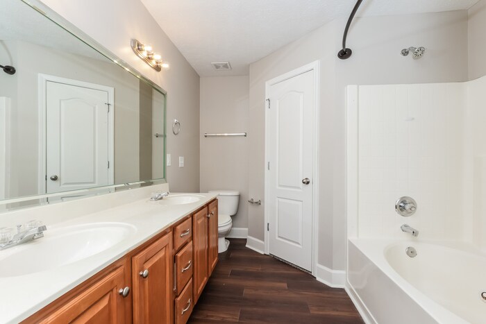 Building Photo - 2057 Aberdeen Cir