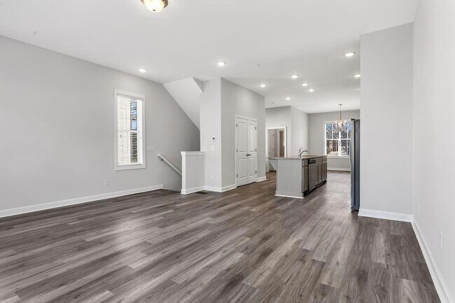 Building Photo - 2761 Bell Dr SE