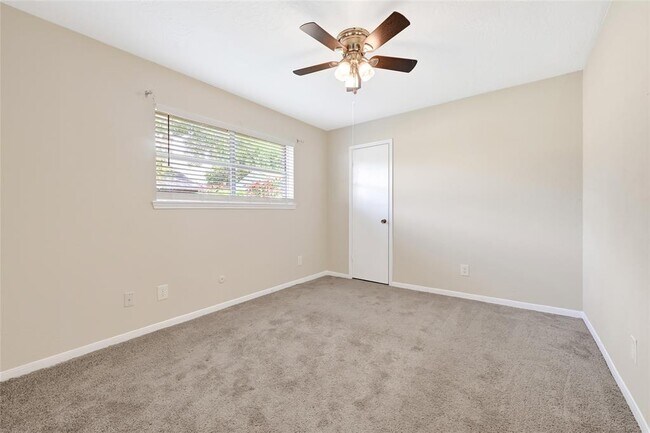 Building Photo - 4426 Jamaica Ln