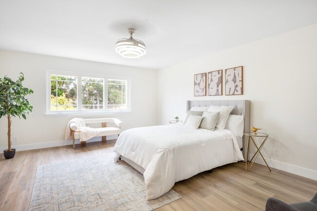 Building Photo - Executive Style Living ....