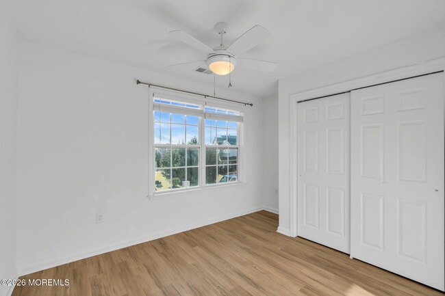 Building Photo - 40 Thistledown St