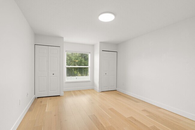 Building Photo - 5947 Ridge Lake Cir