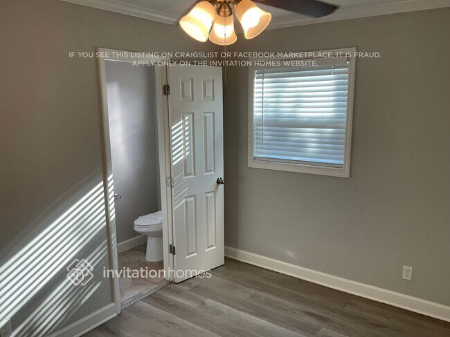 Building Photo - 9557 Priory Ave