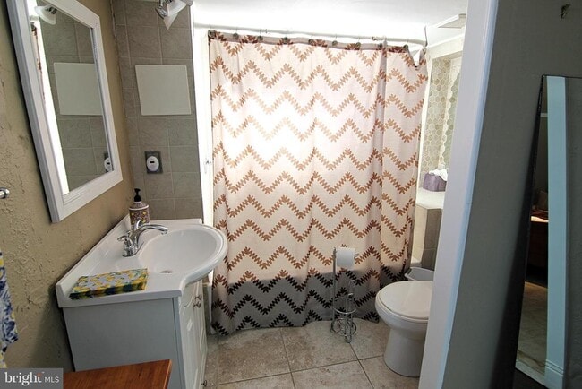 Building Photo - 215 W 9th Ave