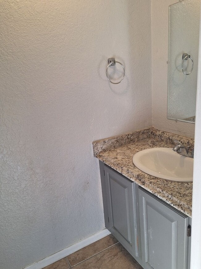 Building Photo - NSB Townhouse - 2BR 1.5BA