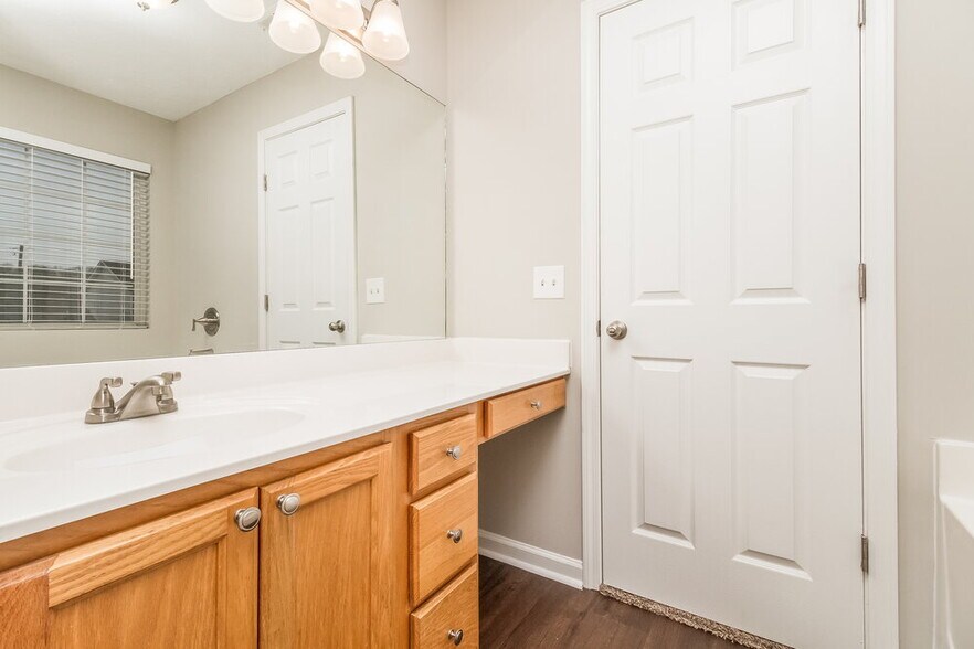 Building Photo - 7128 Legacy Dr