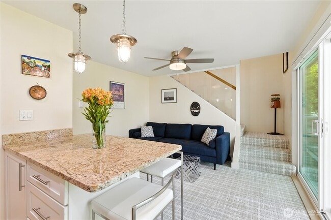 Building Photo - 1810 43rd Ave E