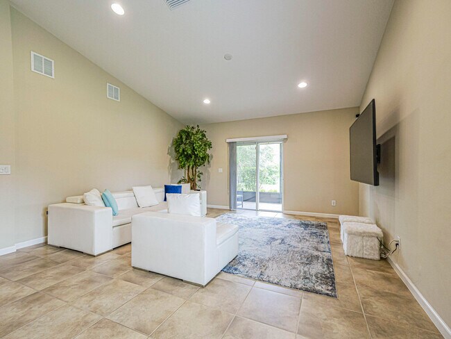 Building Photo - 1750 Berkshire Cir SW