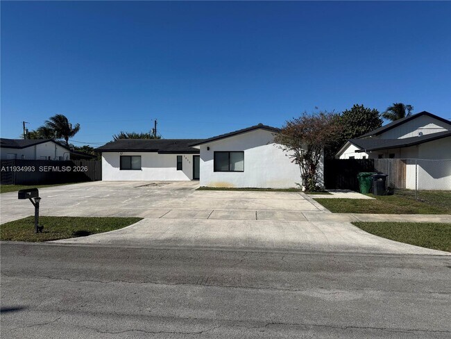 Building Photo - 2832 SW 124th Ct