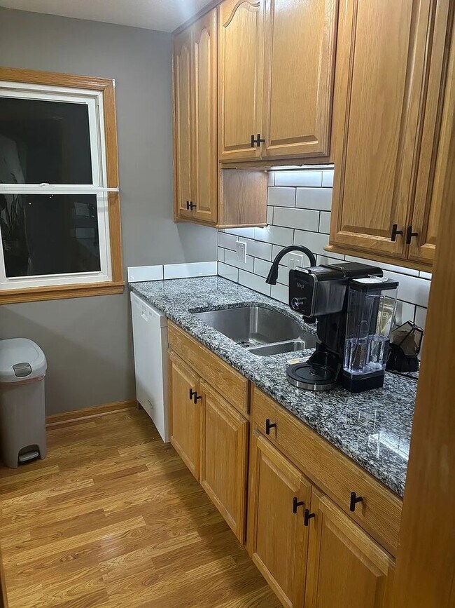 Building Photo - Massive Parking + Finished Basement Near UNMC & Downtown – $2,000/mo