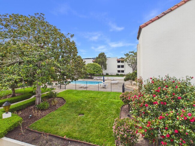 Building Photo - 1 bedroom Ocean Forest condo for rent