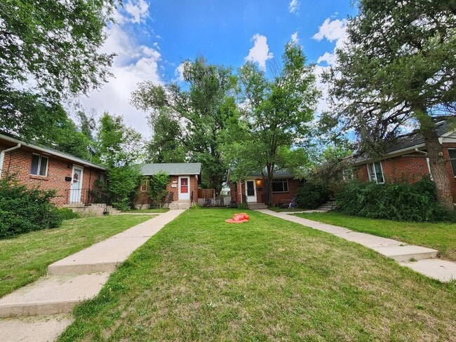 Building Photo - Large Duplex with Garage