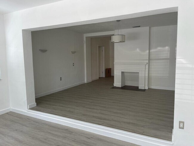 Building Photo - 53 Alcantarra Ave