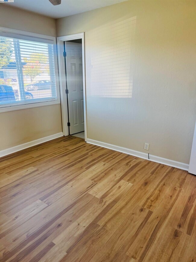 Building Photo - 8320 Davona Dr