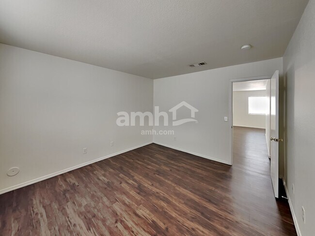 Building Photo - 1212 E Renegade Trl