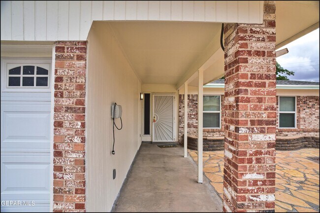 Building Photo - 10824 Pico Norte Rd