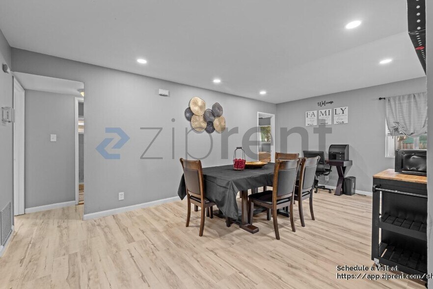 Building Photo - 325 Falcon Dr