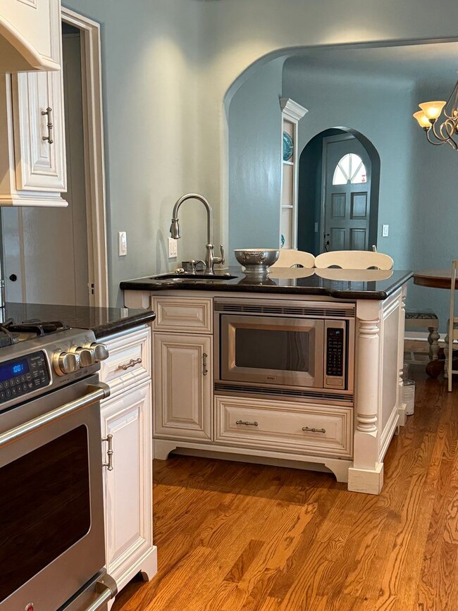 Building Photo - Great Seabright area 2/1 Fully Furnished Home
