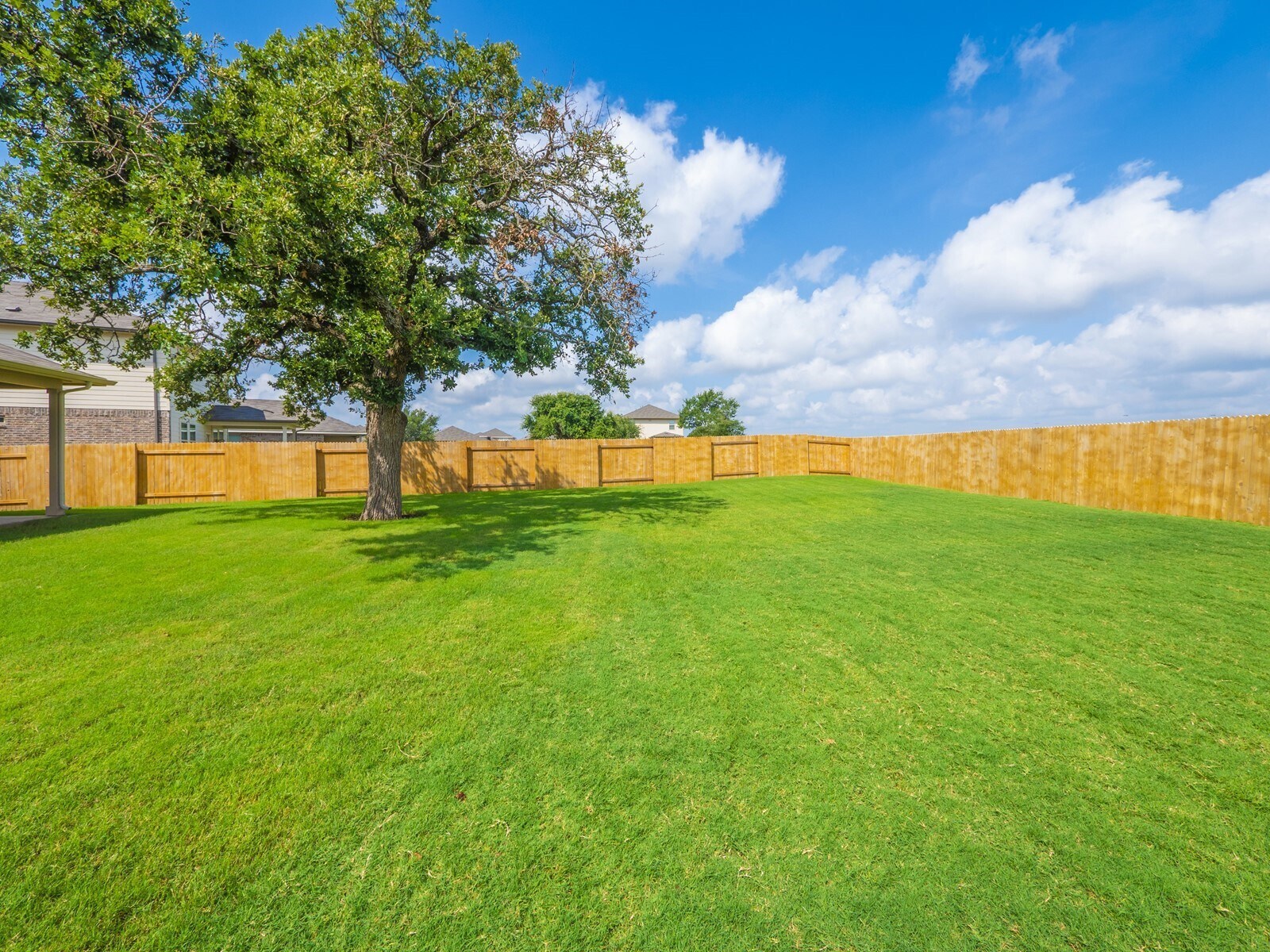 Building Photo - 120 Serpens St