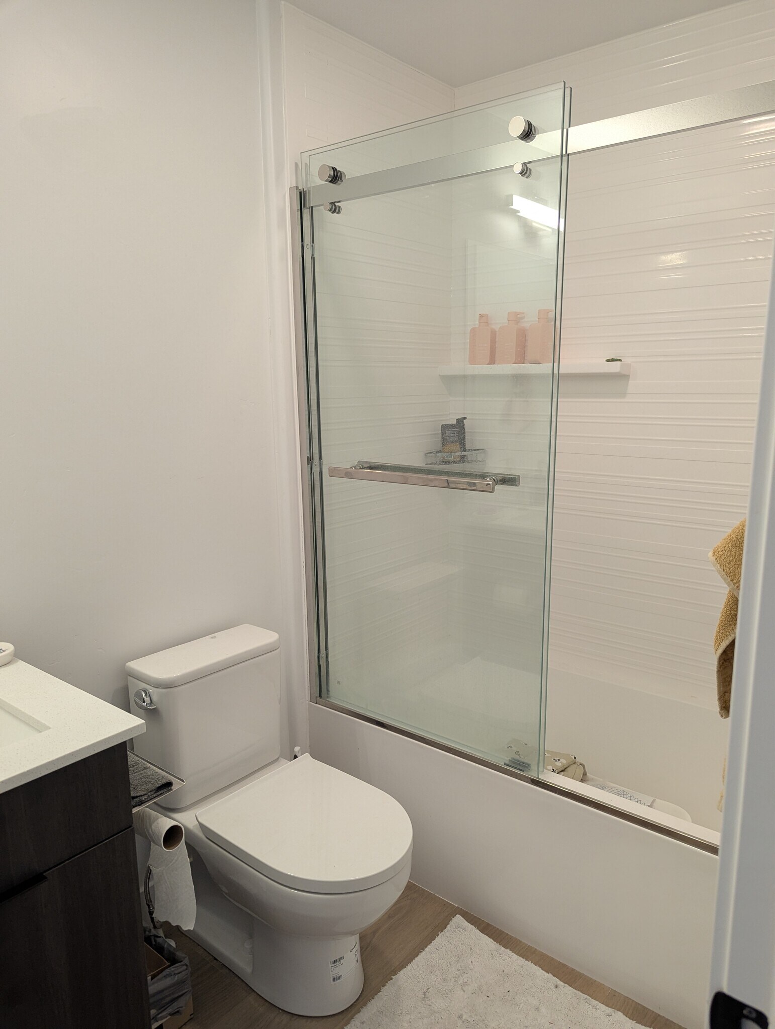 connected bathroom - 44 W Iko Ave