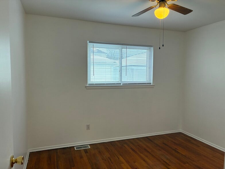 Building Photo - 1353 Stewart Ave