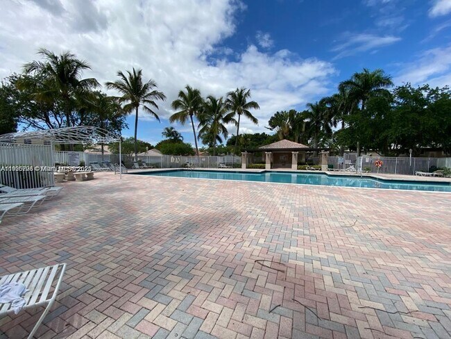 Building Photo - 2142 Madeira Dr