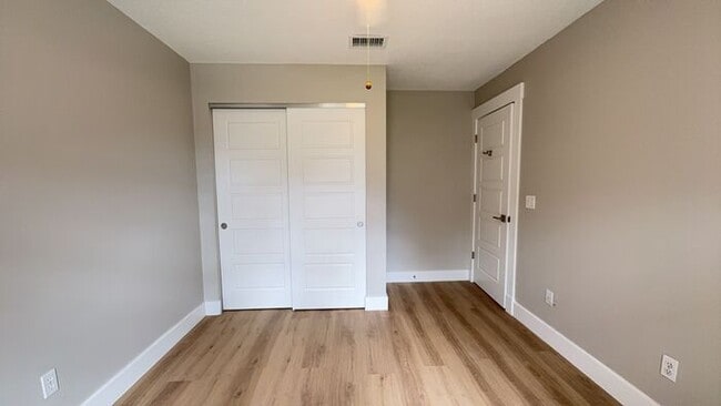 Building Photo - Open floor plan pool home