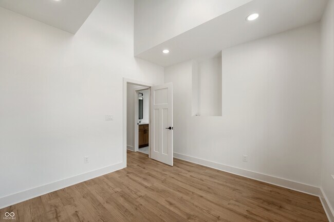 Building Photo - 5123 Oak Rdg Pl