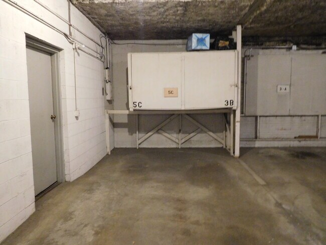 Building Photo - 460 W Downer Pl