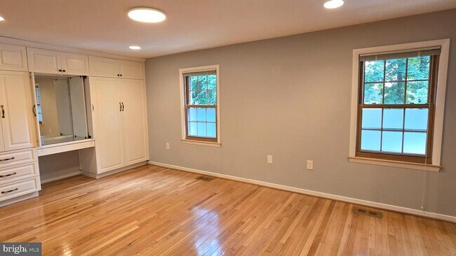 Building Photo - 5987 Clerkenwell Ct