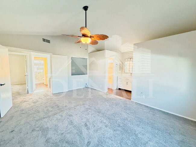 Building Photo - 1114 S Surfside Dr