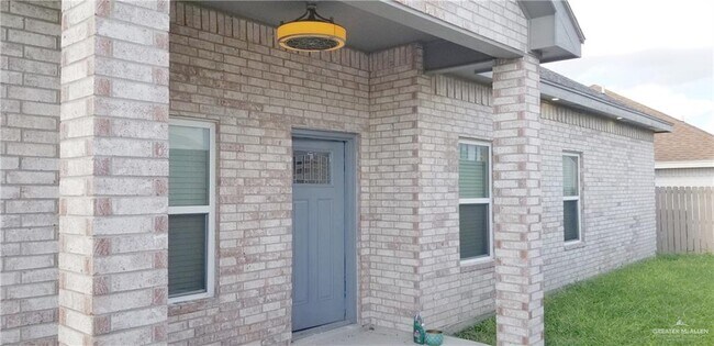 Building Photo - 5113 W Sycamore Ave