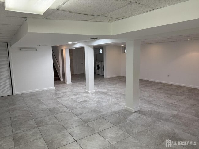 Building Photo - 392 Durham Ave
