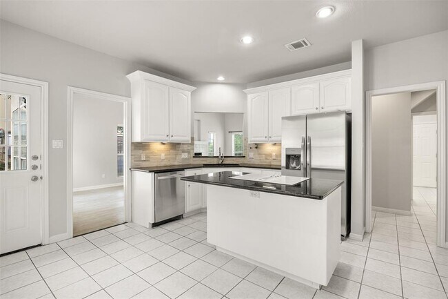 Building Photo - 1604 Lakeway Blvd