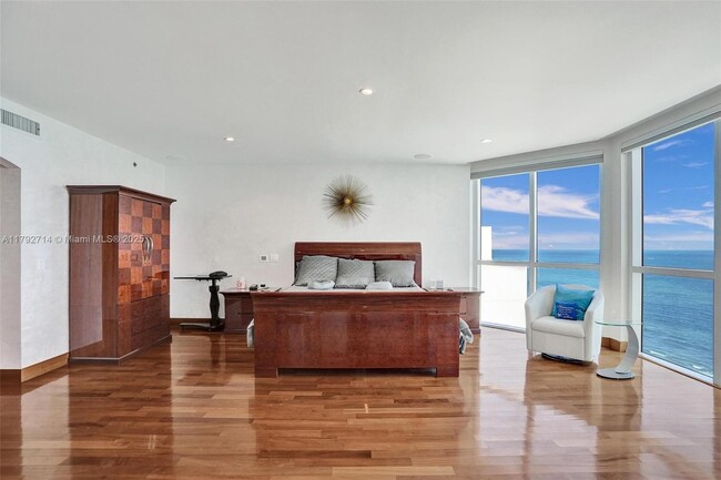 Building Photo - 101 S Fort Lauderdale Beach Blvd