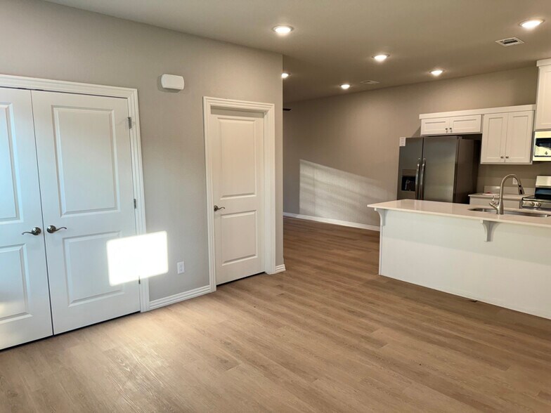 Building Photo - 1708 SW Poigai Wy