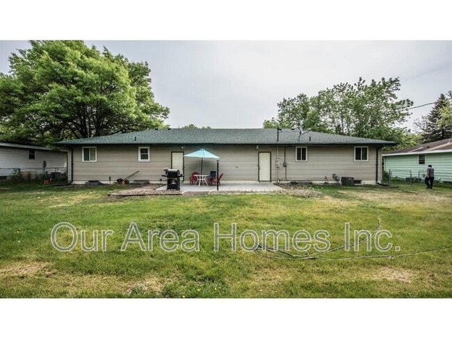 Building Photo - 3901 9th Ln