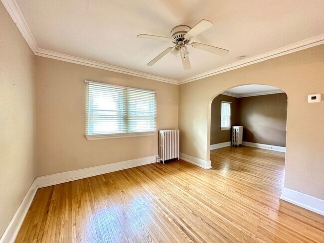 Building Photo - 2320 E 2nd St